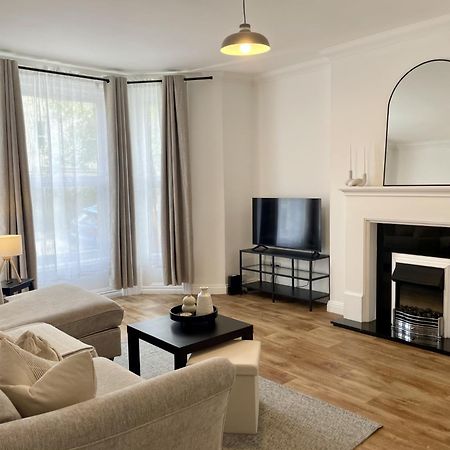 New Apartment In Town Centre Борнмът Екстериор снимка