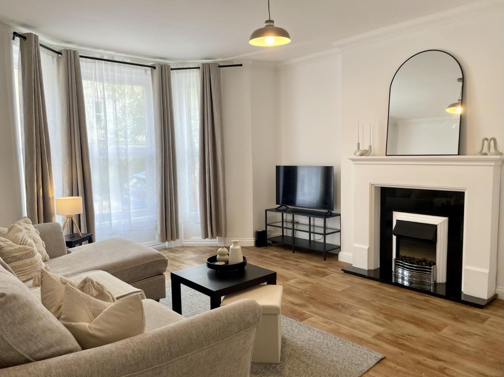 New Apartment In Town Centre Борнмът Екстериор снимка