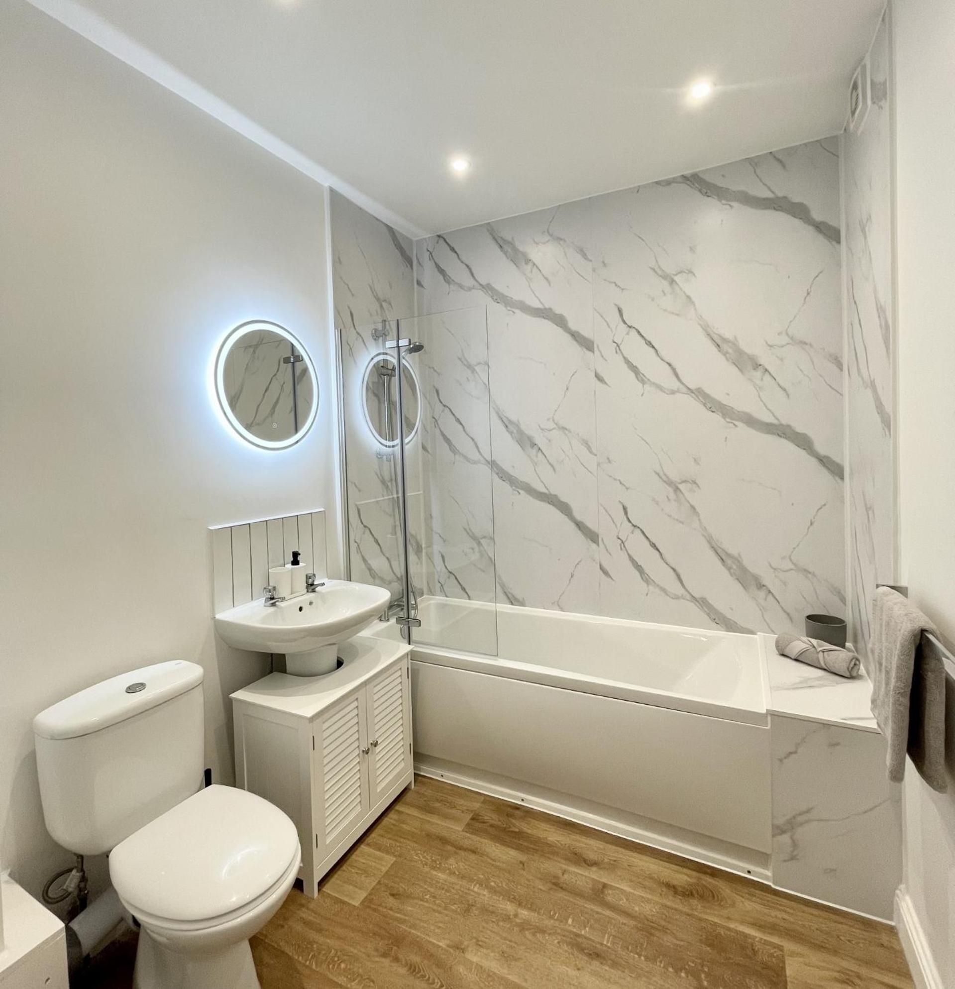 New Apartment In Town Centre Борнмът Екстериор снимка